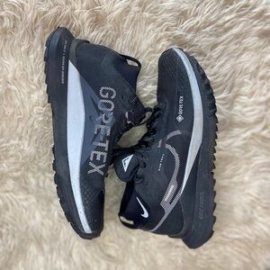 Nike Gore-Tex Trail Running Shoes Black Gray Women’s 9 hiking shoe ultra grip